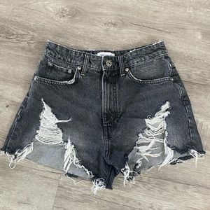 High waisted washed blacked denim shorts🖤